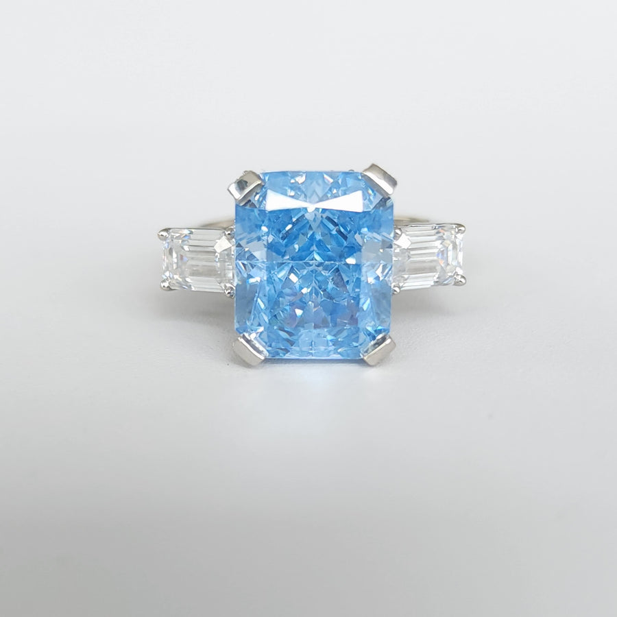 Azzurro Elegante - 18K Gold Blue Center Stone Lab Grown Moissanite / Diamond Ring