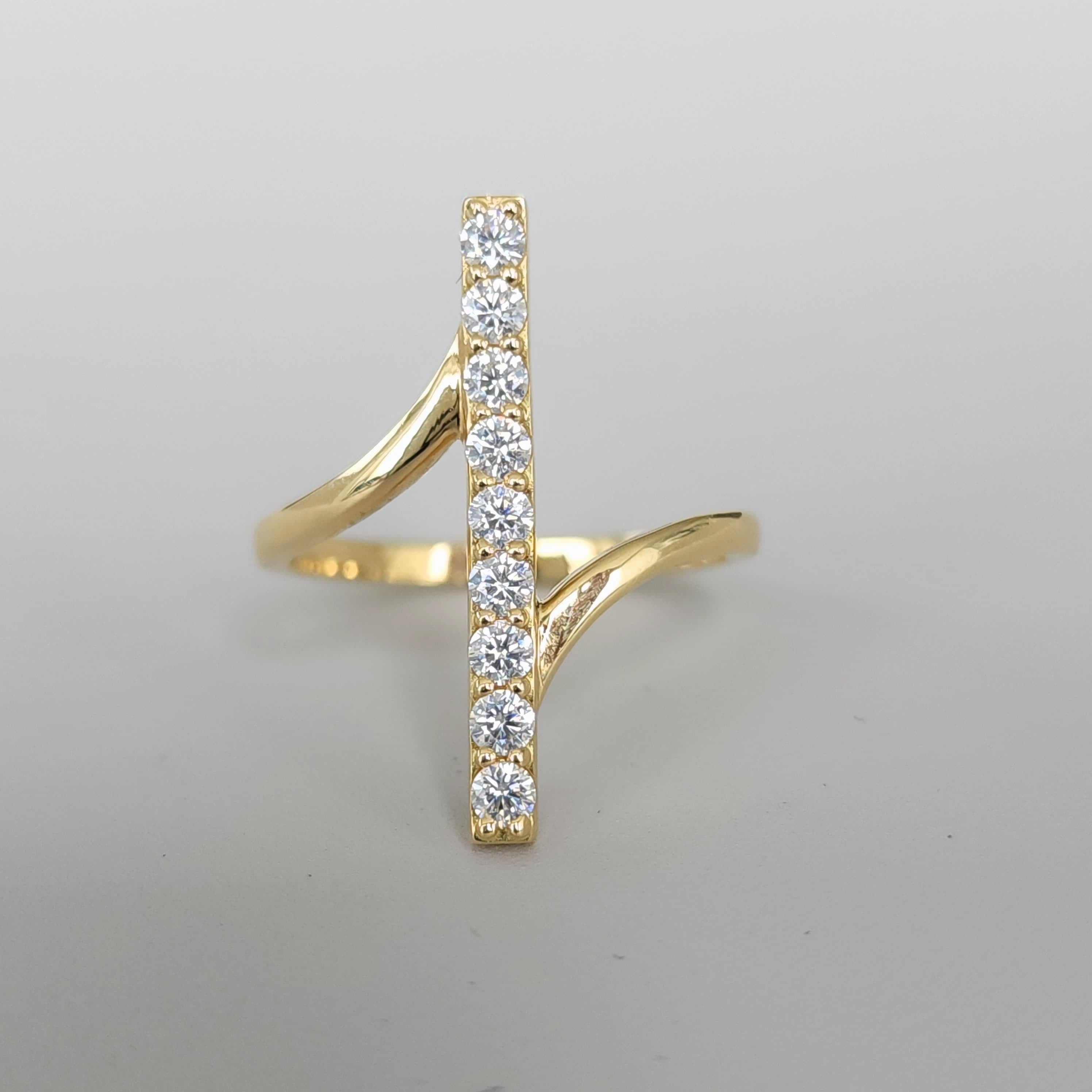 Barra Verticale - Modern Minimalist Lab Grown Moissanite / Diamond Gold Ring