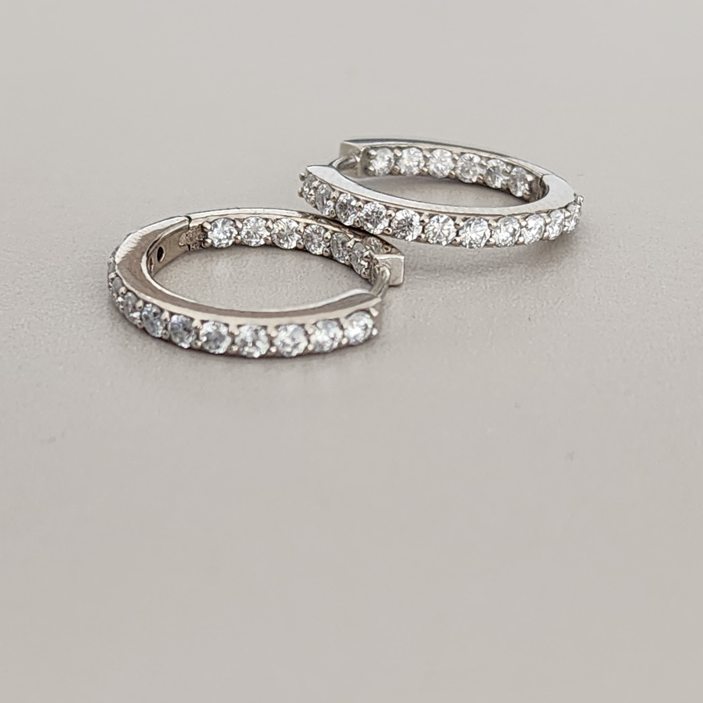 Cerchio Infinito - Inside Out Lab Grown Moissanite / Diamond Gold Hoop Earrings