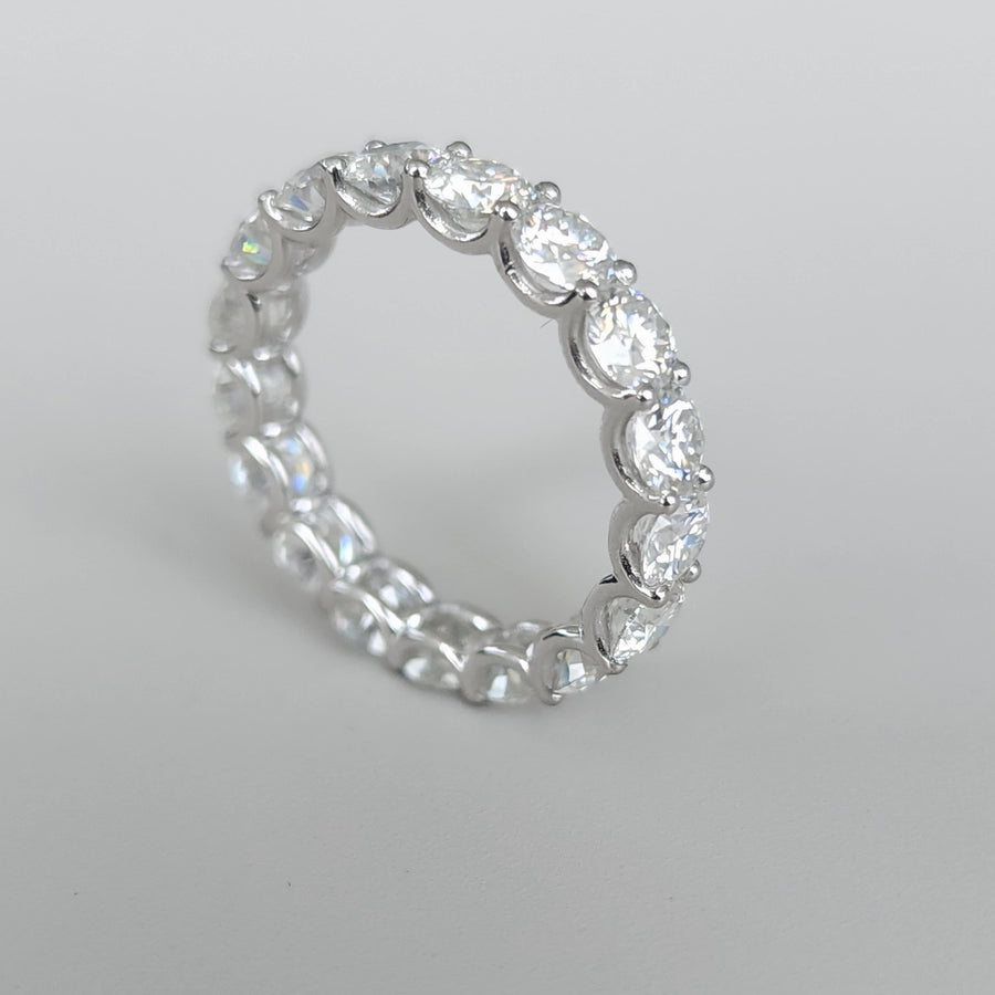 Cerchio Infinito - 18K White Gold Lab Grown Moissanite / Diamond Eternity Wedding Band