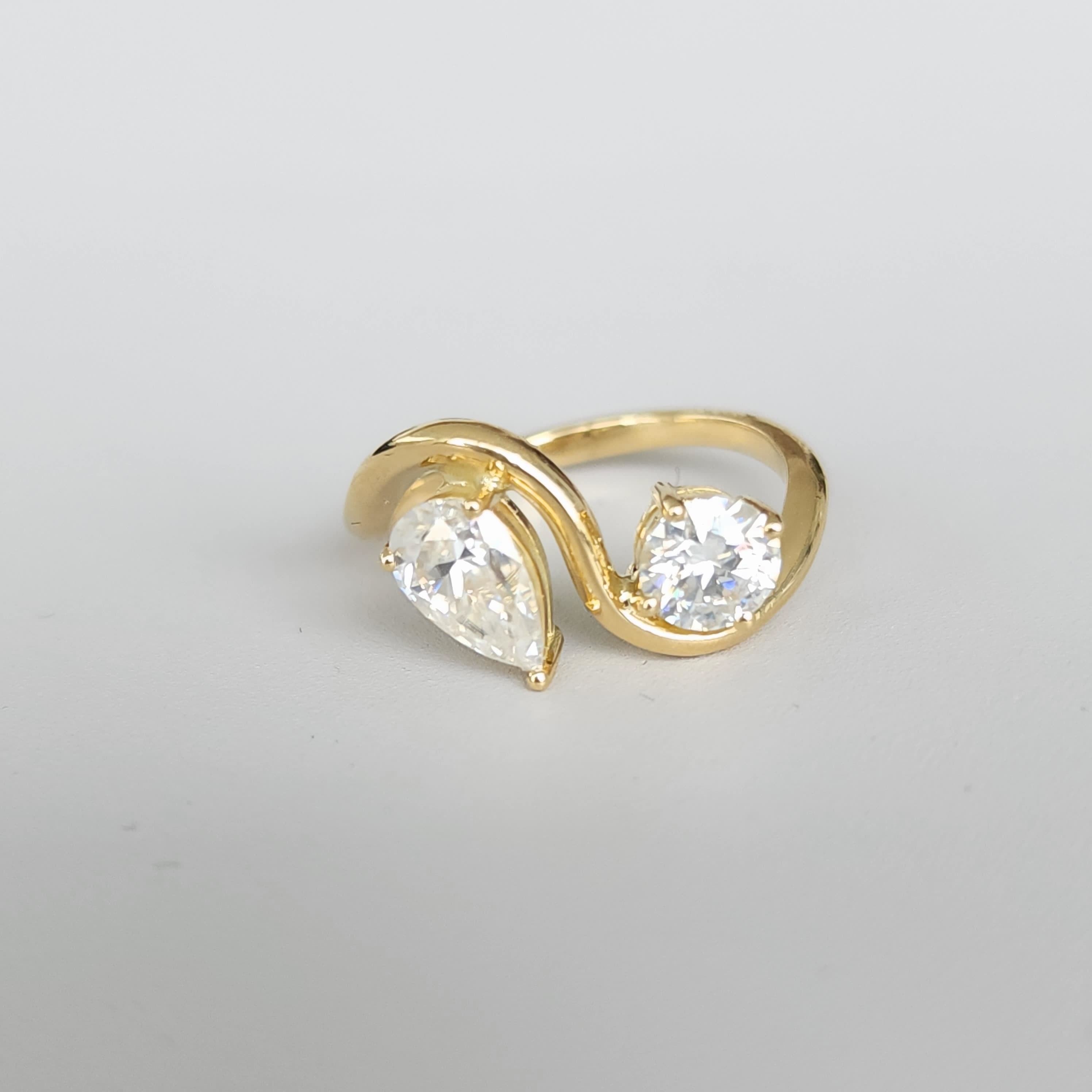 Doppio Brillante - 18K Gold Toi et Moi Lab Grown Moissanite / Diamond Ring