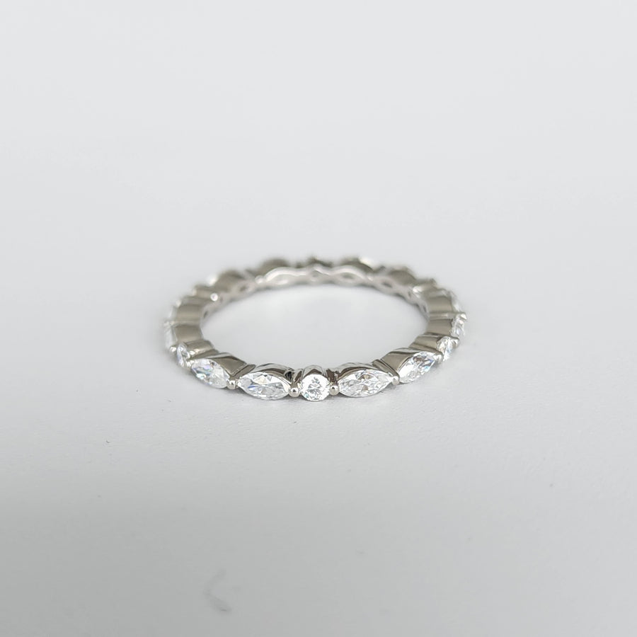 Giovane - Feminine Lab Grown Moissanite / Diamond Eternity Ring in 18ct Gold