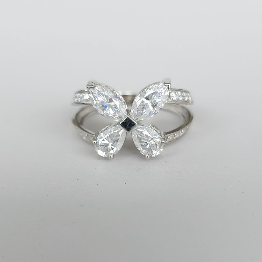 Ondina - Bague en or 18 carats avec moissanite brillante en forme de papillon