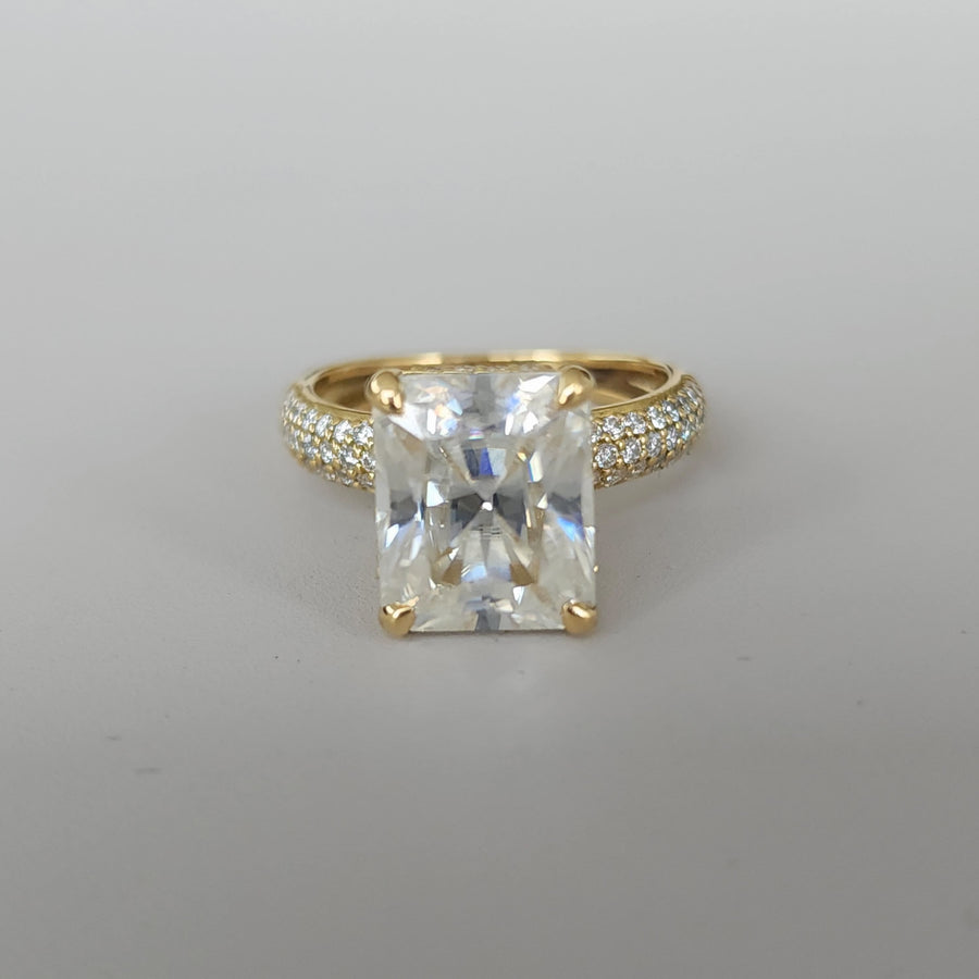 Promessa Scintillante - 18K Gold Lab Grown Moissanite / Diamond Pave Eternity Solitaire Engagement Ring